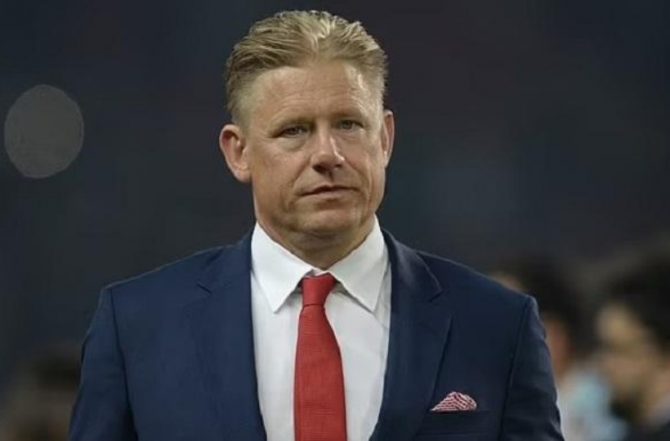 Κατά UEFA ο Πέτερ Σμάιχελ: «Ήταν γελοία απόφαση να συνεχιστεί το ματς»