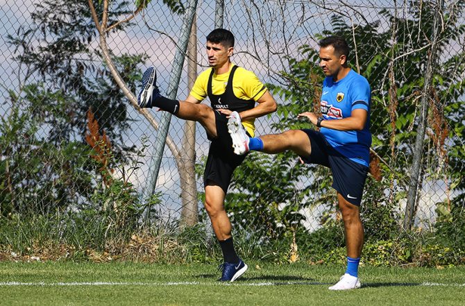Κανονικά οι «τρεις» – Χαλαρά ο Μάνταλος