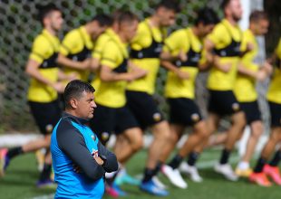 Ο Μιλόγεβιτς… τραπεζώνει τους παίκτες της ΑΕΚ