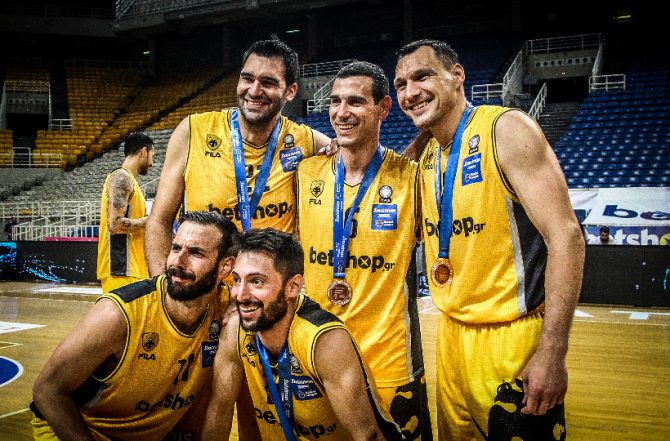 Η απονομή της Βασίλισσας (pics)