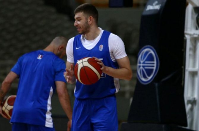 Ρογκαβόπουλος: «Χρειαζόμαστε δουλειά αλλά ο κόουτς μας έχει εμπιστοσύνη»