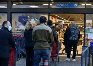 Αγίου Πνεύματος: Πώς θα λειτουργήσουν αύριο σούπερ μάρκετ και καταστήματα