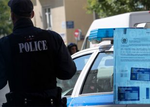 Στα χέρια της ΕΥΠ 3 Τούρκοι που είχαν πλαστές ταυτότητες της Ιντερπόλ και διακινούσαν μετανάστες στην Ευρώπη