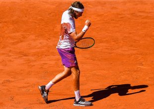 ΚΑΕ ΑΕΚ σε Τσιτσιπά: «Μεγάλε Έλληνα – Το μέλλον σου ανήκει» (ΦΩΤΟ)