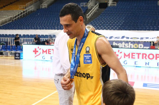Δάκρυσε ο Νίκος Ζήσης: «Ξέρω ότι μπορεί να ήταν η τελευταία μου στιγμή»