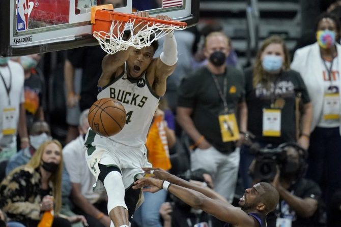 Αντετοκούνμπο: «Προσπαθώ να μην ενθουσιαστώ υπερβολικά» Αντετοκούνμπο: «Προσπαθώ να μην ενθουσιαστώ υπερβολικά»