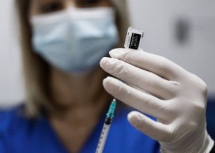 FDA: “Πράσινο φως” για τρίτη δόση με Pfizer και Moderna σε όλους τους ενήλικες