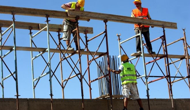 Καύσωνας: Μέτρα προστασίας για τους εργαζόμενους – Μερική παύση εργασιών 12:00-16:00