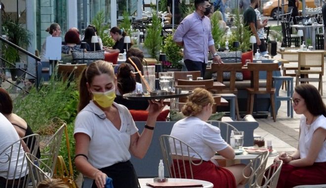 Νέα μέτρα: “Στον αέρα” ο διαχωρισμός καταστημάτων εστίασης