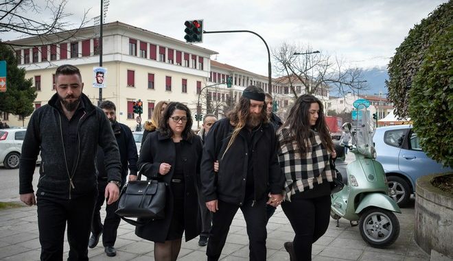 Δίκη Γιακουμάκη: Ένοχοι όλοι οι κατηγορούμενοι – Ξέσπασε σε κλάματα η μητέρα του Δίκη Γιακουμάκη: Ένοχοι όλοι οι κατηγορούμενοι – Ξέσπασε σε κλάματα η μητέρα του