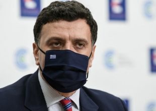 Κικίλιας: Εμβολιασμοί έξω από τις εκκλησίες