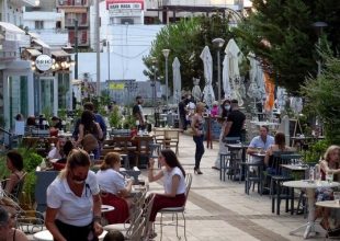 Χαρδαλιάς: Μπαρ μόνο με καθήμενους – Πρόστιμα και “λουκέτο” ακόμα και αναδρομικά