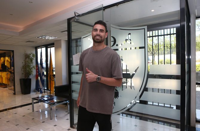 Στα Σπάτα για την πρώτη του προπόνηση ο Λε Ταλέκ (VID)