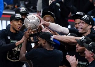 Στους NBA Finals το Μιλγουόκι, 4-2 την Ατλάντα