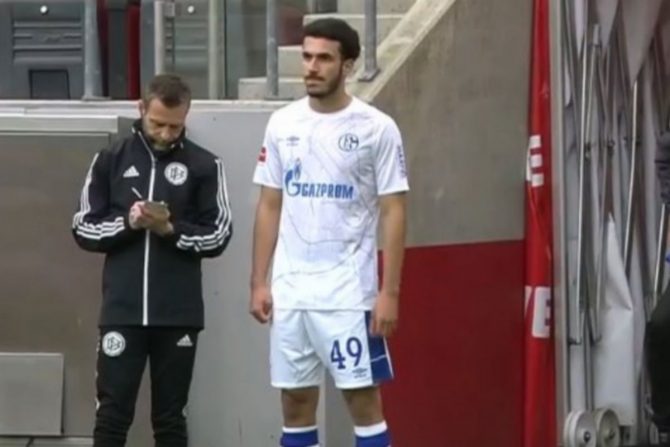 Ο Βασίλης Παυλίδης προλαβαίνει τον Βαγγέλη στην Αλκμάαρ