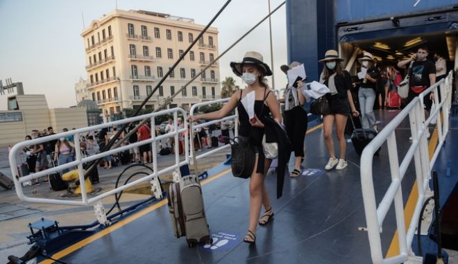 Με υποχρεωτικό self test η επιστροφή απο τα νησιά για ανεμβολίαστους