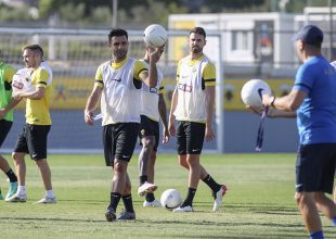 Με απουσίες και πίεση η ΑΕΚ στην Τούμπα