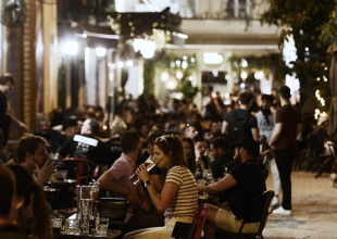 Κρούσματα και λύματα δείχνουν ότι «πλέουμε» στο 4ο κύμα της πανδημίας