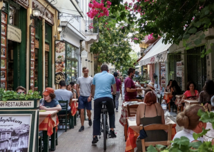 Αυτή είναι η ΚΥΑ για τα υπαίθρια κέντρα διασκέδασης: Μόνο για εμβολιασμένους και νοσήσαντες