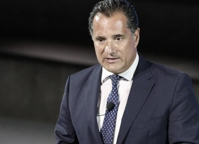 Άδωνις Γεωργιάδης: «Ίσως κάποιοι μπερδεύονται, κολλάω πρώτη φορά κορωνοϊό» – «Δεν θα χρειαστώ νοσηλεία»