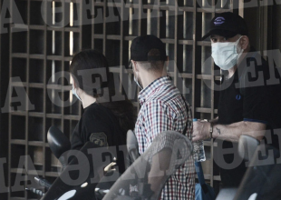 Πέτρος Φιλιππίδης: Δείτε τον με χειροπέδες – Οδηγήθηκε στις φυλακές Τρίπολης