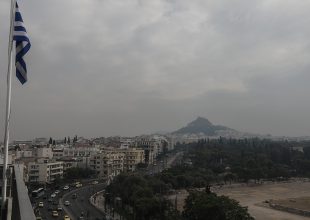 Αποπνικτική η ατμόσφαιρα στην Αττική – Πώς συνδέεται η συγκέντρωση μικροσωματιδίων με αύξηση θανάτων