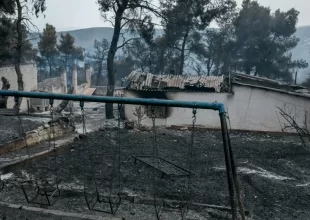 Φρίκη στα Βίλια: Εντοπίστηκε ανθρώπινο κρανίο δίπλα σε καμένη αποθήκη
