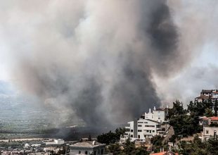 Φωτιά στη Βαρυμπόμπη: Μήνυμα του 112, μάχη να μην ξεφύγει το μέτωπο – Εκρήξεις μετασχηματιστών