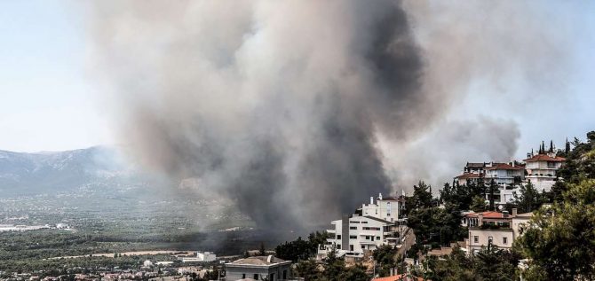 Φωτιά στη Βαρυμπόμπη: Μήνυμα του 112, μάχη να μην ξεφύγει το μέτωπο – Εκρήξεις μετασχηματιστών Φωτιά στη Βαρυμπόμπη: Μήνυμα του 112, μάχη να μην ξεφύγει το μέτωπο – Εκρήξεις μετασχηματιστών