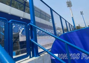 Μπήκαν και πλεξιγκλάς στο γήπεδο του Ιωνικού