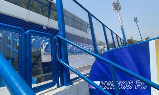 Μπήκαν και πλεξιγκλάς στο γήπεδο του Ιωνικού