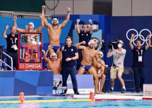 Ελλάδα – Μαυροβούνιο 10-4: Οι γίγαντες της Εθνικής θριάμβευσαν στον προημιτελικό και πάνε φουλ για μετάλλιο
