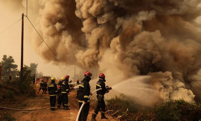 Εφιάλτης δίχως τέλος: Εκκενώνεται η Αβγαριά, τιτάνια μάχη για να μη φτάσει η φωτιά στην Ιστιαία!
