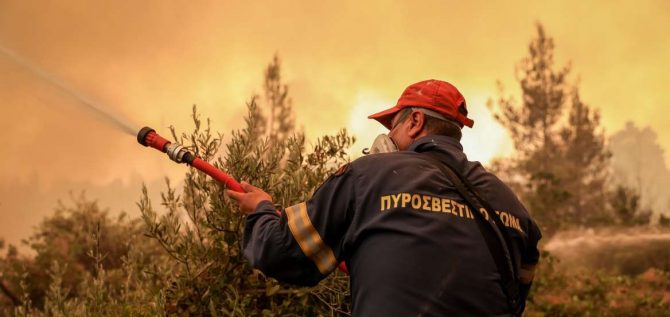 Φωτιά στην Εύβοια: Ογδοη ημέρα μάχη με την φωτιά – Ανθρώπινη «αλυσίδα» για να ανακοπεί η πορεία του μετώπου Φωτιά στην Εύβοια: Ογδοη ημέρα μάχη με την φωτιά – Ανθρώπινη «αλυσίδα» για να ανακοπεί η πορεία του μετώπου