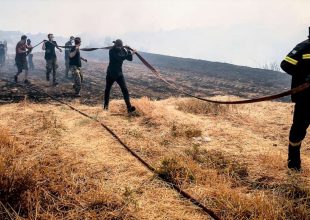 Φωτιά στην Αττική: Στις φλόγες Βαρυμπόμπη, Μαλακάσα – Συνεχείς εκκενώσεις