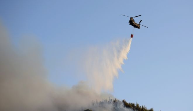 Μαίνεται η φωτιά στην Αχαϊα – 16 άνθρωποι μεταφέρθηκαν στο νοσοκομείο