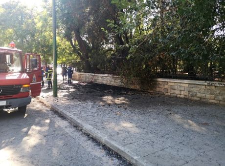 Φωτιά ξέσπασε στο Πεδίο του Άρεως