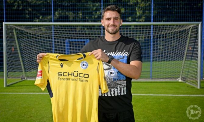 Στην Αρμίνια Μπίλεφελντ μέχρι το 2023 ο Καπίνο