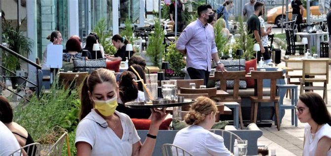 Κορωνοϊός: Μόνο εμβολιασμένοι στους κλειστούς χώρους και το φθινόπωρο – Πότε «κλειδώνουν» οι αποφάσεις