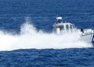 Μήλος: Μεγάλη επιχείρηση διάσωσης μετά από βύθιση σκάφους με 17 άτομα