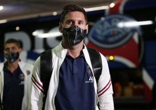 Τα χαμόγελα του Μέσι πριν τον αγώνα της Παρί