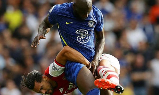 Ξεσάλωμα στο twitter με το… bullying του Λουκάκου στην άμυνα της Άρσεναλ! (pics/videos)