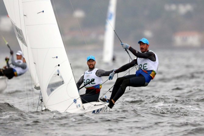 Ολυμπιακοί Αγώνες – Ιστιοπλοΐα: Ανέβηκαν 8οι οι Μάντης – Καγιαλής, στην 15η θέση οι Τσουλφά και Σπανάκη