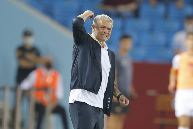 Μουρίνιο: “Αν είμαι ευχαριστημένος με τη Ρόμα; Μόνο ο Ποτσετίνο μπορεί να είναι με την Παρί”