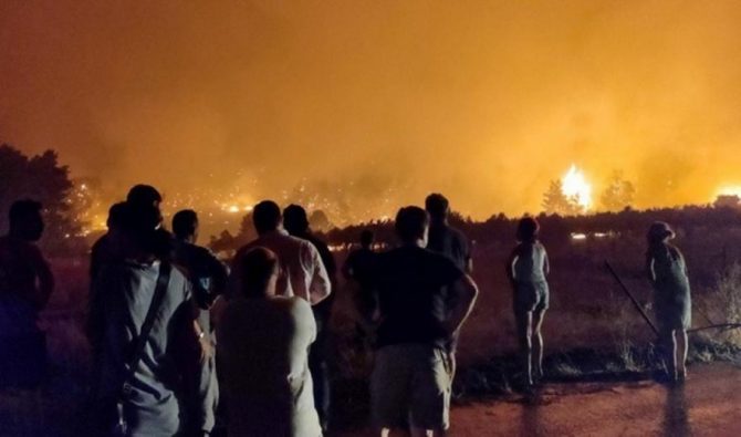 «Κόλαση φωτιάς» – Εύβοια: Ακόμη 85 πολίτες μεταφέρθηκαν στο Ψαροπούλι με πλωτά μέσα «Κόλαση φωτιάς» – Εύβοια: Ακόμη 85 πολίτες μεταφέρθηκαν στο Ψαροπούλι με πλωτά μέσα