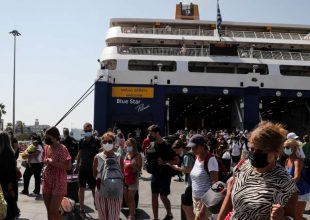 Κορωνοϊός: Τελευταίο Σάββατο Αυγούστου – Τα 4 νέα μέτρα για την επιστροφή από διακοπές και δωρεάν self test για ανεμβολίαστους