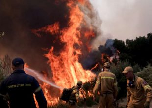 Φωτιά στην Αρκαδία: Εκκενώνονται 19 οικισμοί στην Γορτυνία – Εκτός ελέγχου η πυρκαγιά