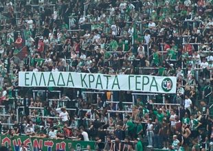 «Ελλάδα, κράτα γερά»: Μήνυμα στήριξης από τους οπαδούς της Ραπίντ Βιέννης