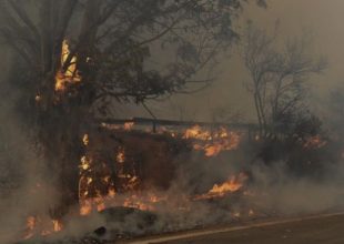 Αχαϊα: Συγκλονιστικές εικόνες από τη μεγάλη φωτιά
