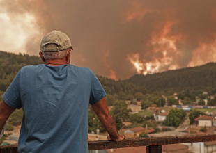 Φωτιά στην Εύβοια: Μια ανάσα από τους οικισμούς οι φλόγες